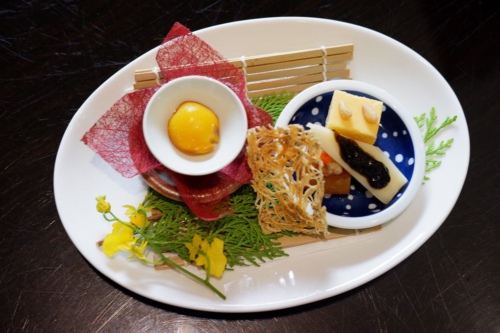 【台北信義區懷石料理推薦】心月懷石料理  料理精緻且所有食材道道精選，食材烹調重視原味及特性，沒有過度添加及調味，呈現渾然天成的美味！ @貝大小姐的多元心宇宙