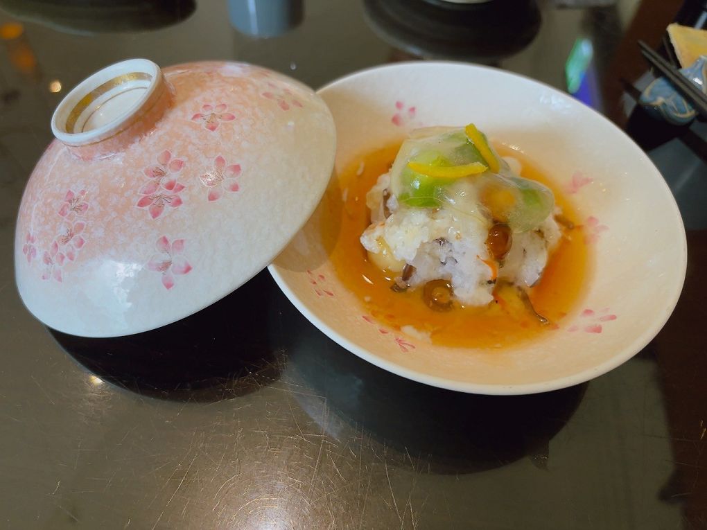 【台北信義區懷石料理推薦】心月懷石料理  料理精緻且所有食材道道精選，食材烹調重視原味及特性，沒有過度添加及調味，呈現渾然天成的美味！ @貝大小姐的多元心宇宙
