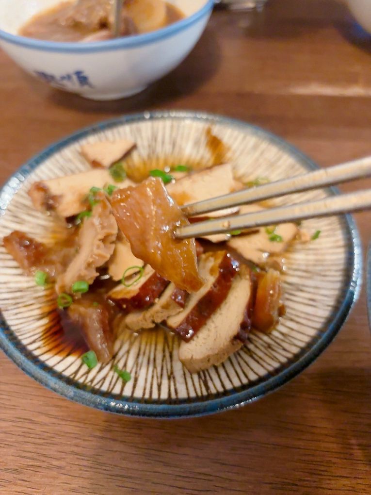 【新竹東門市場美食推薦】硬派主廚的軟嫩料理 東門店 在台式料理中加上了法式料理的手法，讓熟悉的料理增添了更多的驚豔與美味！ @貝大小姐的多元心宇宙