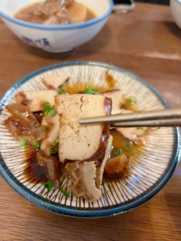 【新竹東門市場美食推薦】硬派主廚的軟嫩料理 東門店 在台式料理中加上了法式料理的手法，讓熟悉的料理增添了更多的驚豔與美味！ @貝大小姐的多元心宇宙