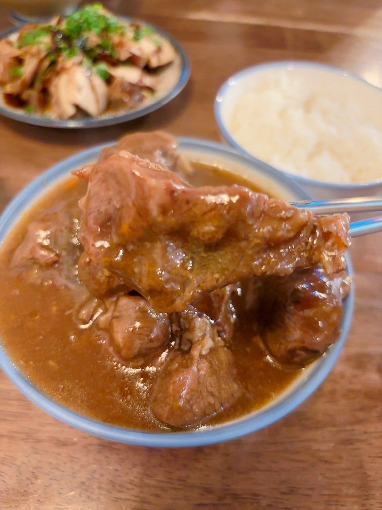 【新竹東門市場美食推薦】硬派主廚的軟嫩料理 東門店 在台式料理中加上了法式料理的手法，讓熟悉的料理增添了更多的驚豔與美味！ @貝大小姐的多元心宇宙