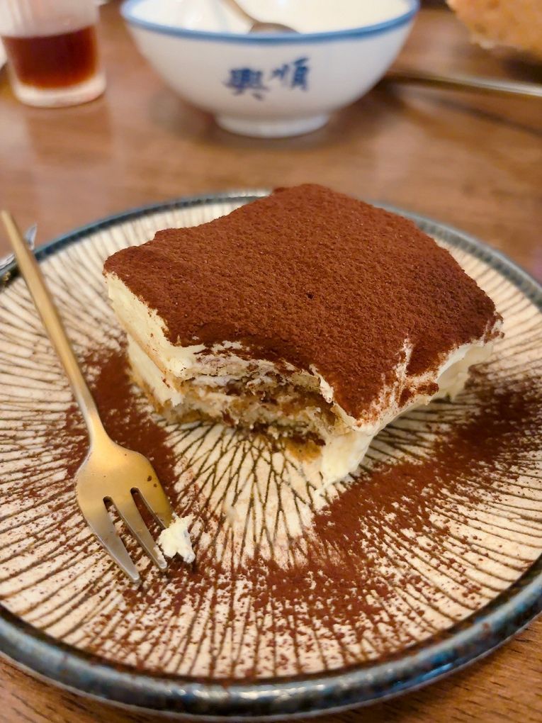 【新竹東門市場美食推薦】硬派主廚的軟嫩料理 東門店 在台式料理中加上了法式料理的手法，讓熟悉的料理增添了更多的驚豔與美味！ @貝大小姐的多元心宇宙
