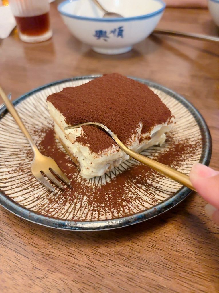 【新竹東門市場美食推薦】硬派主廚的軟嫩料理 東門店 在台式料理中加上了法式料理的手法，讓熟悉的料理增添了更多的驚豔與美味！ @貝大小姐的多元心宇宙