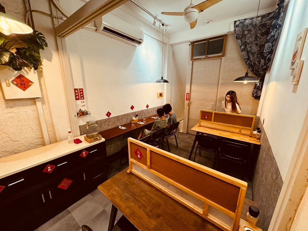 【新竹東門市場美食推薦】硬派主廚的軟嫩料理 東門店 在台式料理中加上了法式料理的手法，讓熟悉的料理增添了更多的驚豔與美味！ @貝大小姐的多元心宇宙