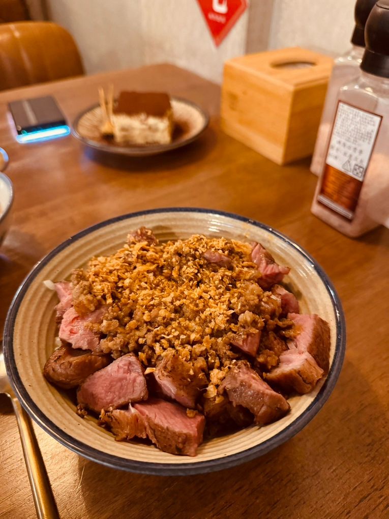【新竹東門市場美食推薦】硬派主廚的軟嫩料理 東門店 在台式料理中加上了法式料理的手法，讓熟悉的料理增添了更多的驚豔與美味！ @貝大小姐的多元心宇宙