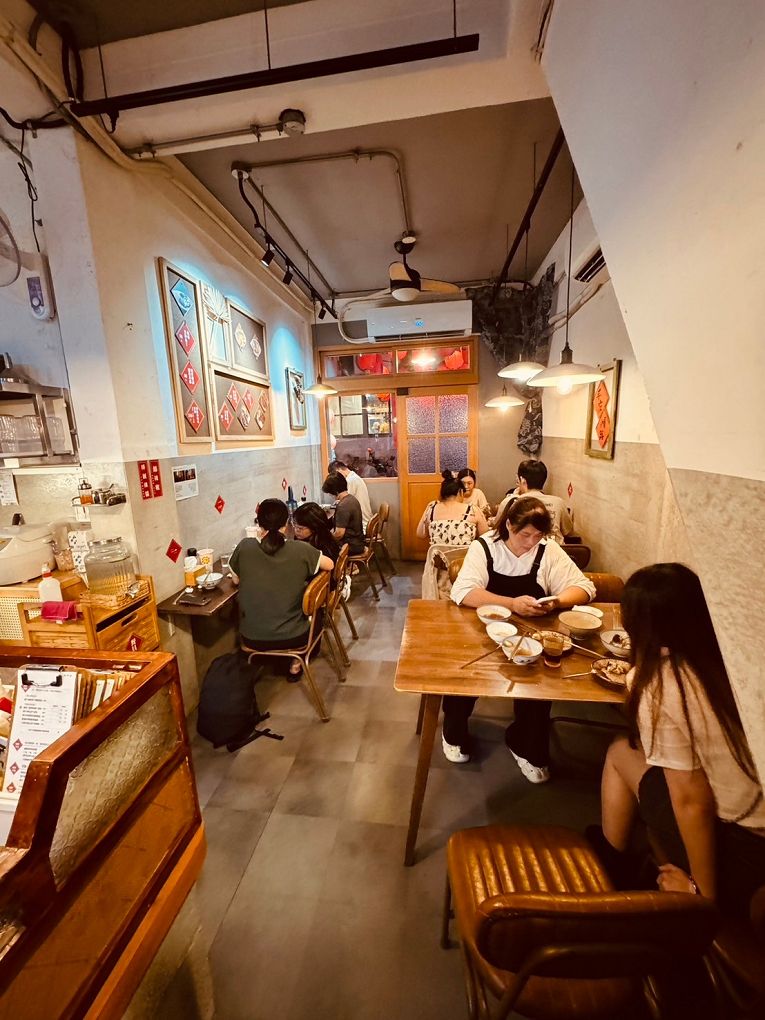 【新竹東門市場美食推薦】硬派主廚的軟嫩料理 東門店 在台式料理中加上了法式料理的手法，讓熟悉的料理增添了更多的驚豔與美味！ @貝大小姐的多元心宇宙
