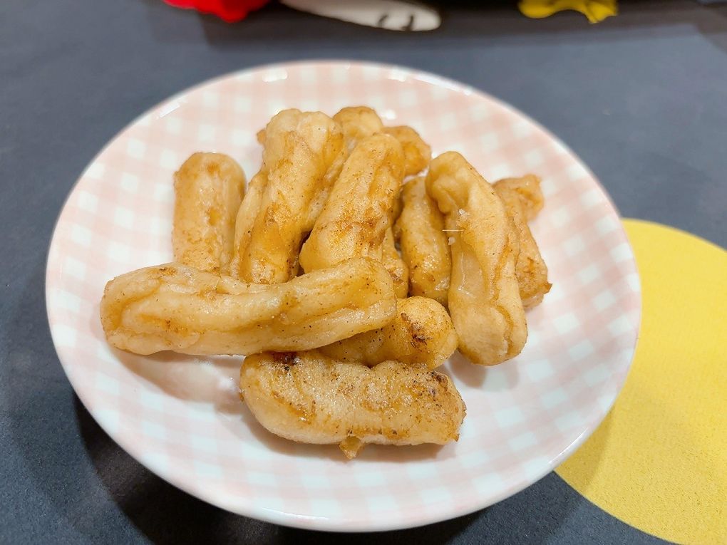 【桃園 八德串燒燒烤推薦】品串串燒 架上的串燒串得又整齊又漂亮，居酒屋的水準，卻是超親民的價格，獨門醬汁及辣粉讓你一試成主顧！ @貝大小姐的多元心宇宙