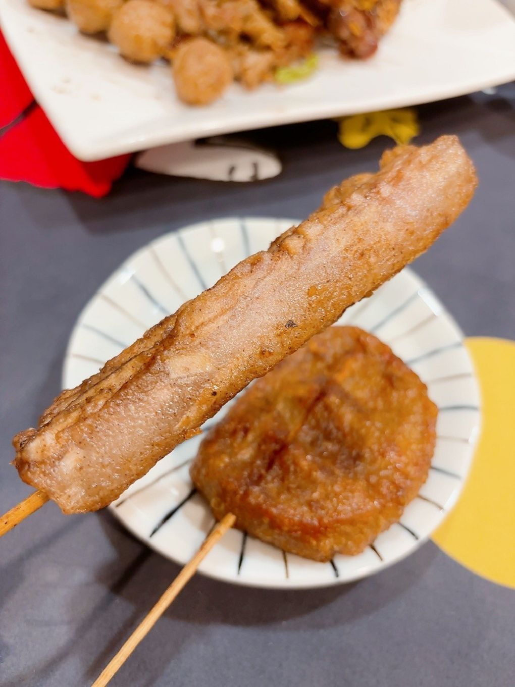 【桃園 八德串燒燒烤推薦】品串串燒 架上的串燒串得又整齊又漂亮，居酒屋的水準，卻是超親民的價格，獨門醬汁及辣粉讓你一試成主顧！ @貝大小姐的多元心宇宙