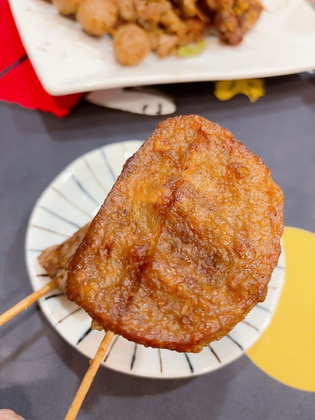 【桃園 八德串燒燒烤推薦】品串串燒 架上的串燒串得又整齊又漂亮，居酒屋的水準，卻是超親民的價格，獨門醬汁及辣粉讓你一試成主顧！ @貝大小姐的多元心宇宙