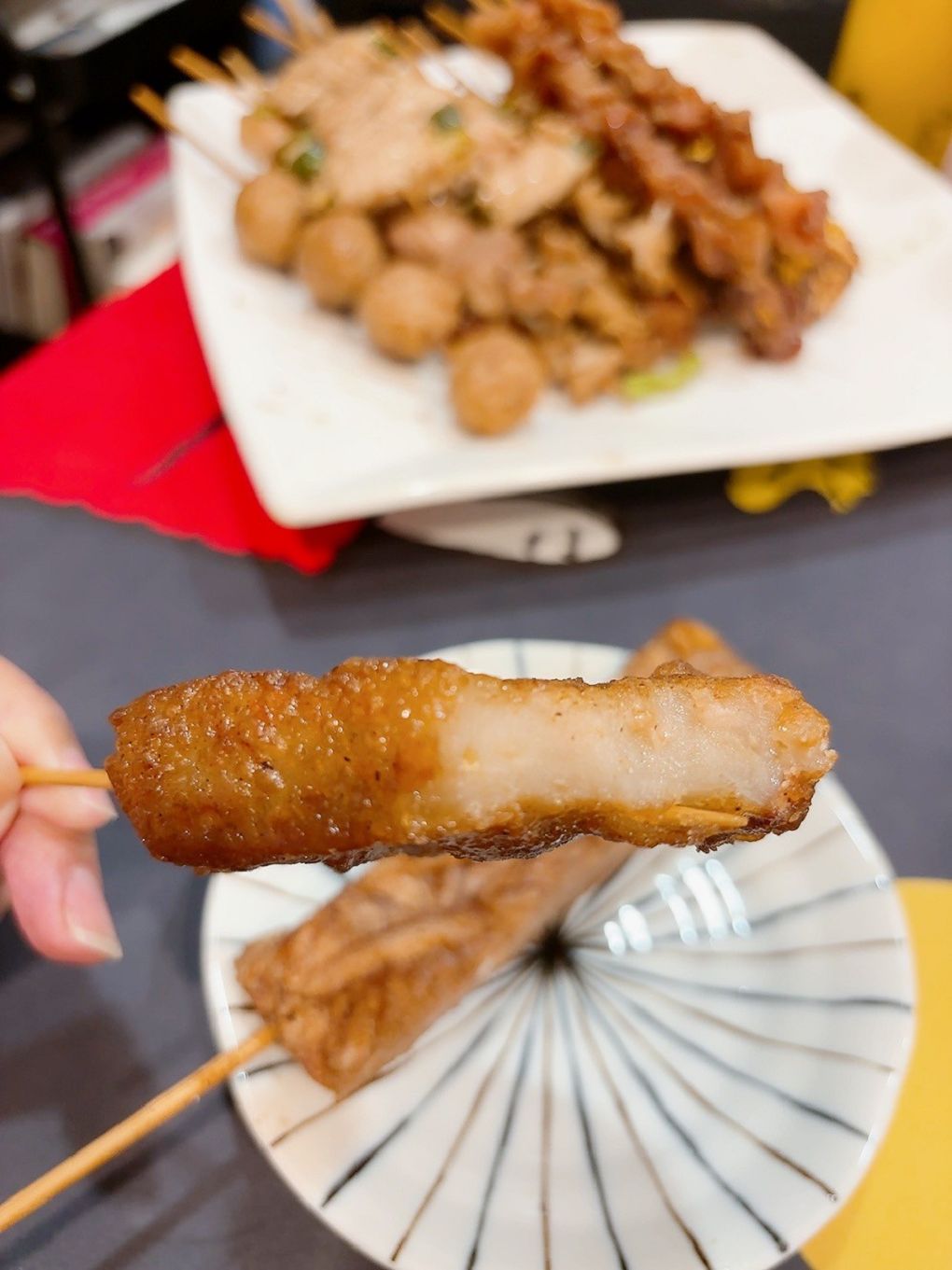【桃園 八德串燒燒烤推薦】品串串燒 架上的串燒串得又整齊又漂亮，居酒屋的水準，卻是超親民的價格，獨門醬汁及辣粉讓你一試成主顧！ @貝大小姐的多元心宇宙