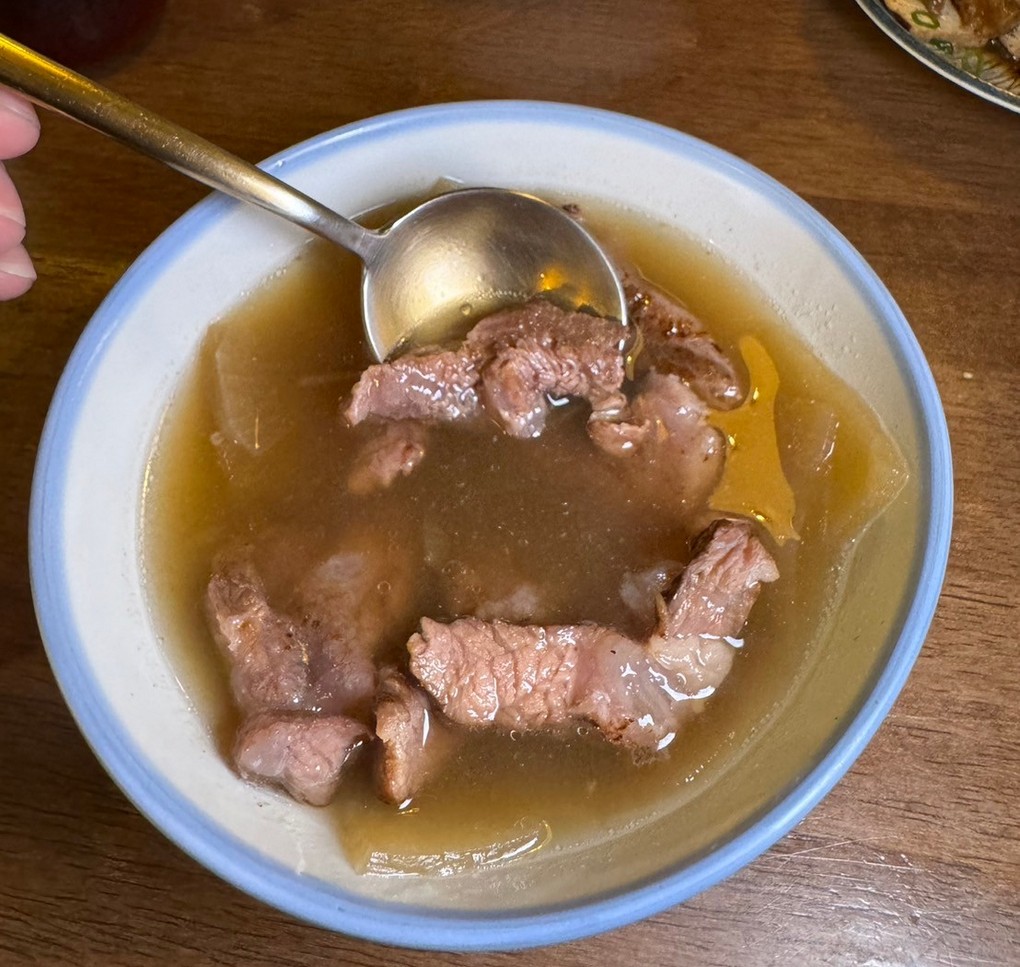 【新竹東門市場美食推薦】硬派主廚的軟嫩料理 東門店 在台式料理中加上了法式料理的手法，讓熟悉的料理增添了更多的驚豔與美味！ @貝大小姐的多元心宇宙