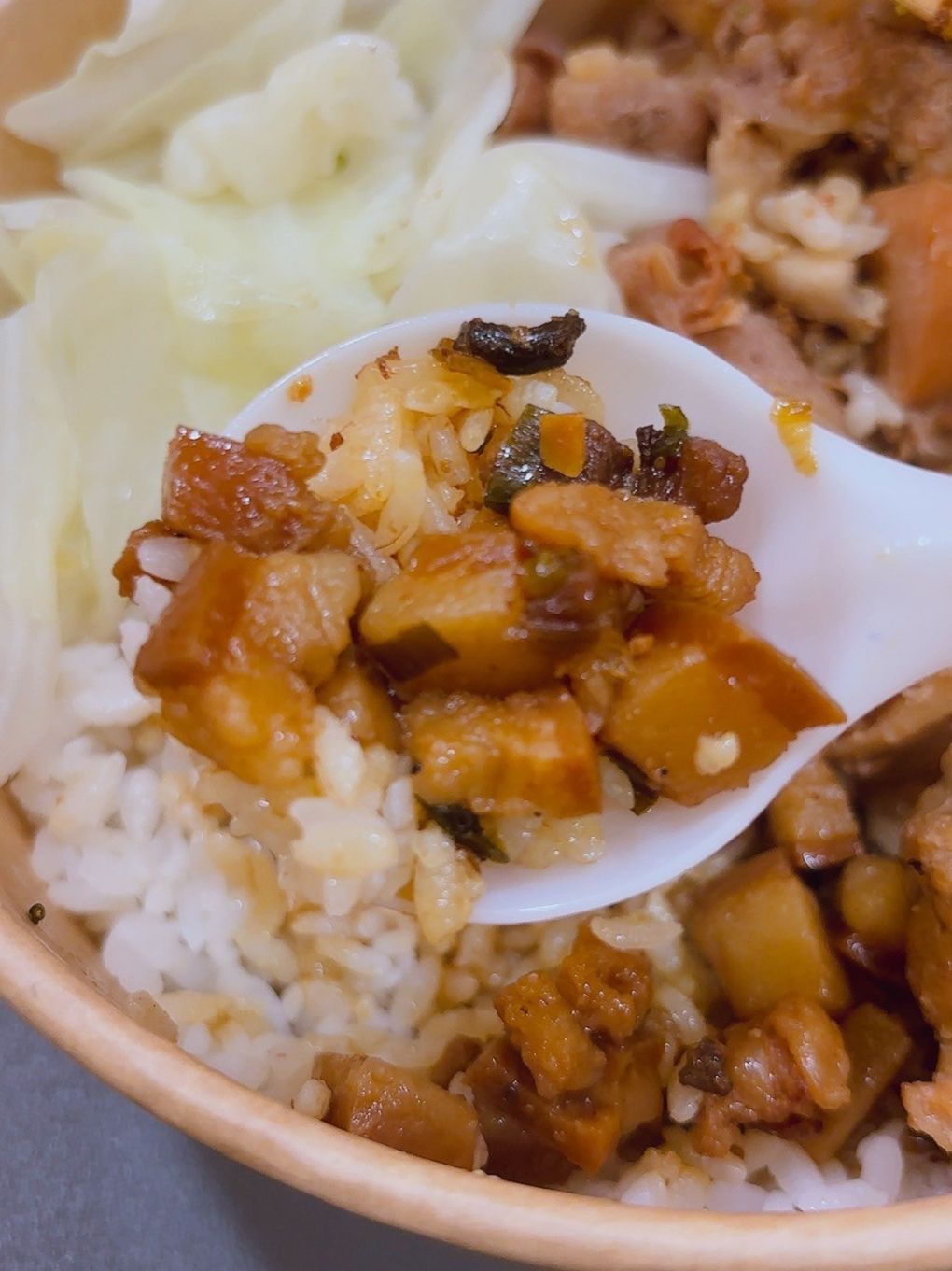 【公館咖哩推薦】小鹿亭  咖哩、丼飯、烏龍麵多元的選擇、經濟實惠的價格，對台大、師大的學生及台電大樓及公館附近的上班族、小資族、學生族，真是一大福音啊！ @貝大小姐的多元心宇宙