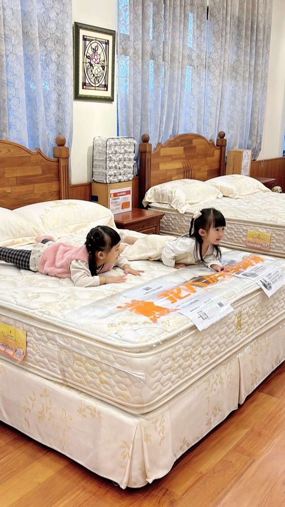 【桃園市政府經濟發展局 觀光工廠職感升級計劃】老K舒眠文化館 老K職人館，幾位老K彈簧床的資深職人的介紹，深深感受到企業對員工的珍惜與感念！ @貝大小姐的多元心宇宙