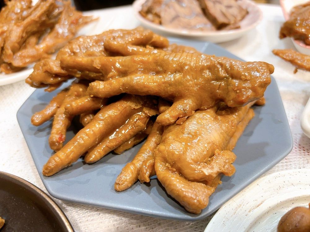 【網購 雞腳凍&#038;滷味推薦】黑竹園滷味雞腳凍 是招牌雞腳凍或是滷味都有各自的擁護者！朋友聚會事先網路訂購先備著，絕對不會錯！ @貝大小姐的多元心宇宙