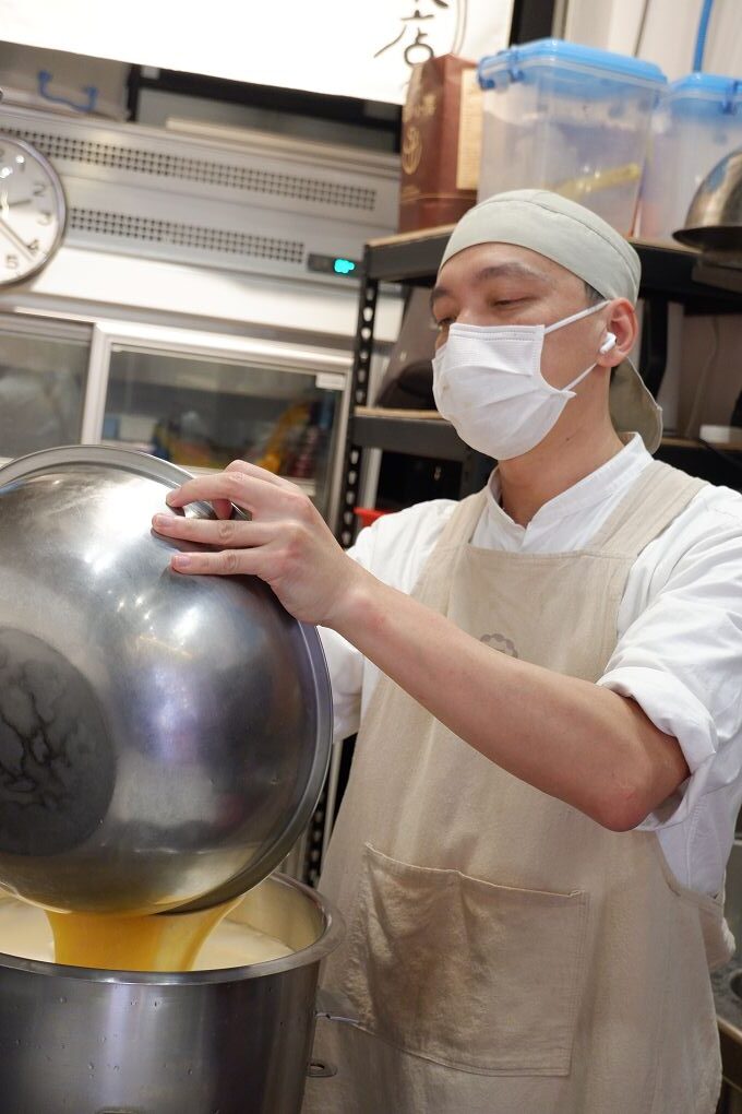 【三峽老街伴手禮】初蛋糕 豆漿蛋糕第一品牌 三峽老街店 每一份豆漿蛋糕都能讓你與家人一起享受它所帶來的健康、幸福與美好！ @貝大小姐的多元心宇宙