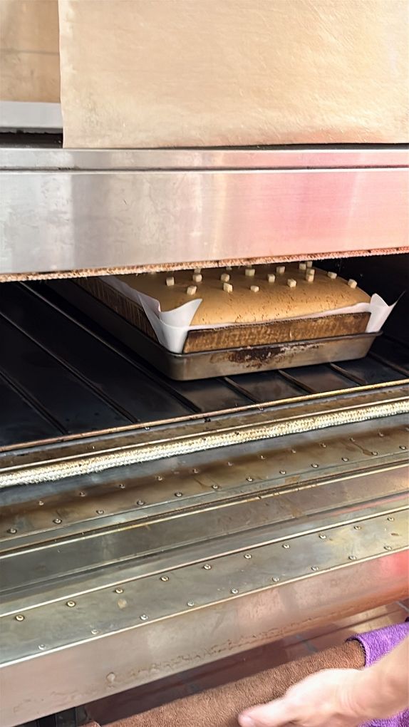【三峽老街伴手禮】初蛋糕 豆漿蛋糕第一品牌 三峽老街店 每一份豆漿蛋糕都能讓你與家人一起享受它所帶來的健康、幸福與美好！ @貝大小姐的多元心宇宙