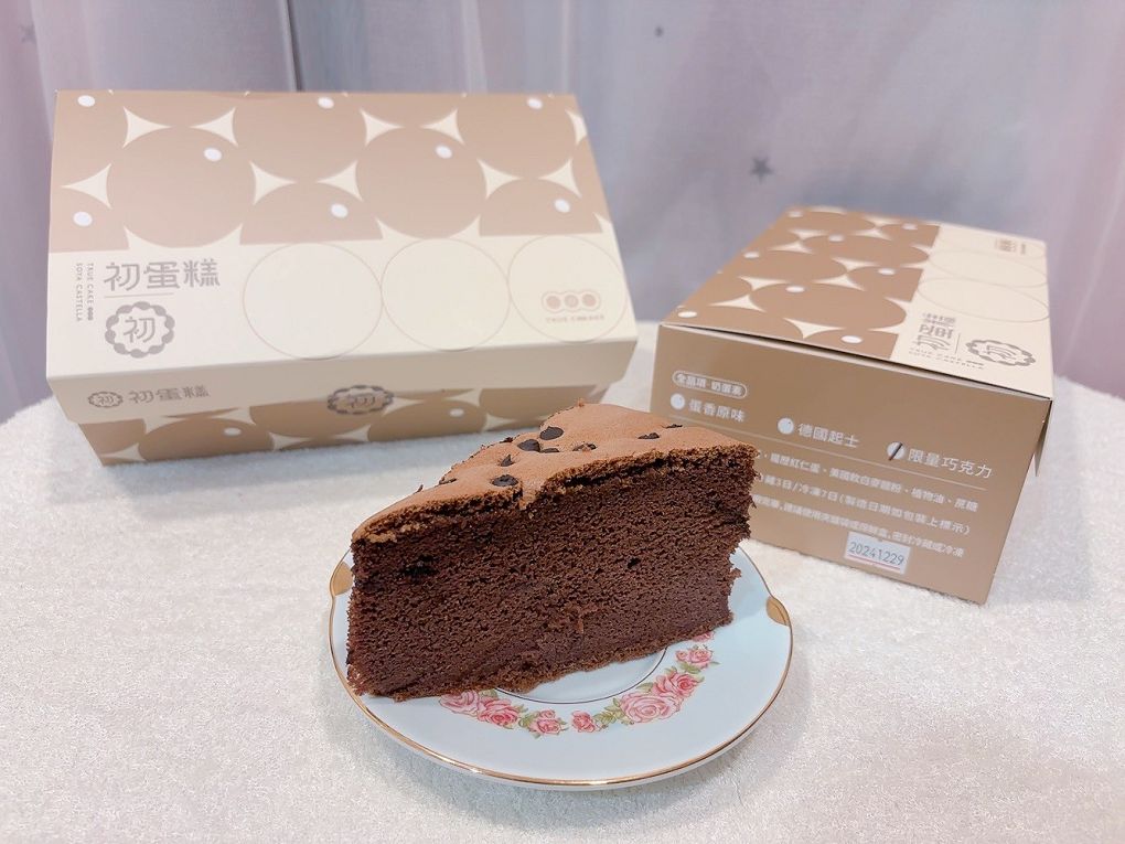 【三峽老街伴手禮】初蛋糕 豆漿蛋糕第一品牌 三峽老街店 每一份豆漿蛋糕都能讓你與家人一起享受它所帶來的健康、幸福與美好！ @貝大小姐的多元心宇宙