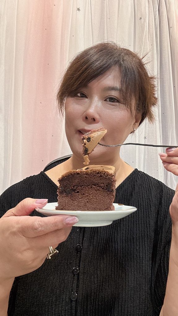 【三峽老街伴手禮】初蛋糕 豆漿蛋糕第一品牌 三峽老街店 每一份豆漿蛋糕都能讓你與家人一起享受它所帶來的健康、幸福與美好！ @貝大小姐的多元心宇宙