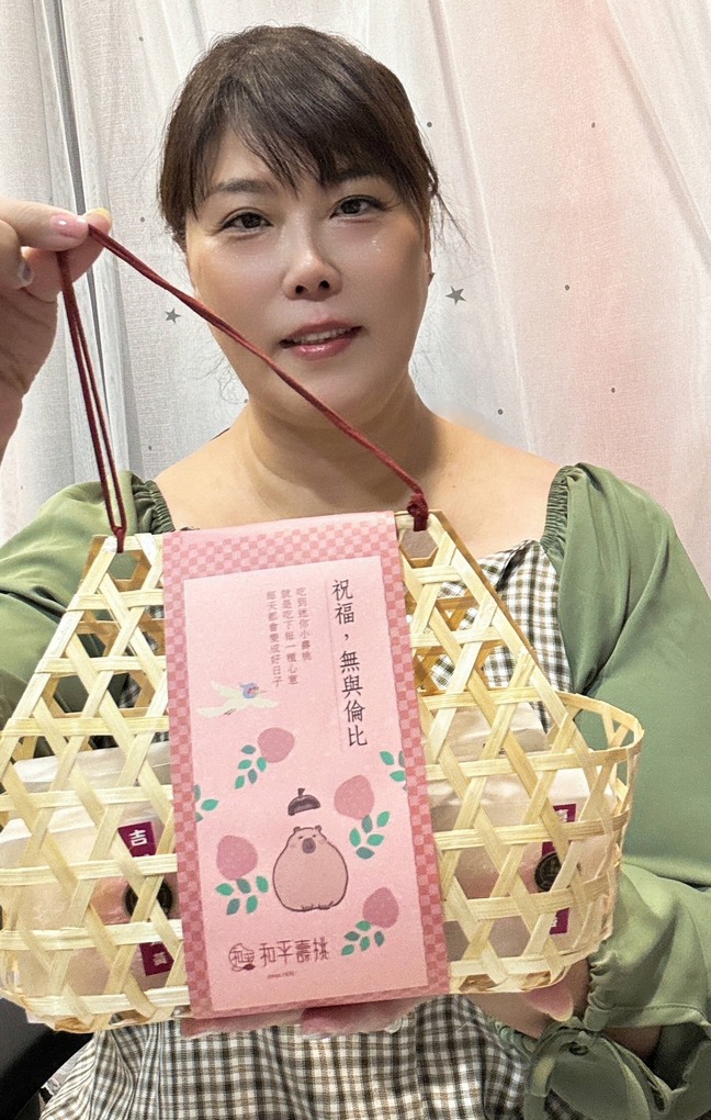 【網購壽桃推薦 / 新莊壽桃推薦】和平壽桃-復古竹籃禮盒  復古美學與美味完美搭配，超討喜的竹籃禮盒及好吃的小壽桃，讓你送禮自用都滿分！ @貝大小姐的多元心宇宙