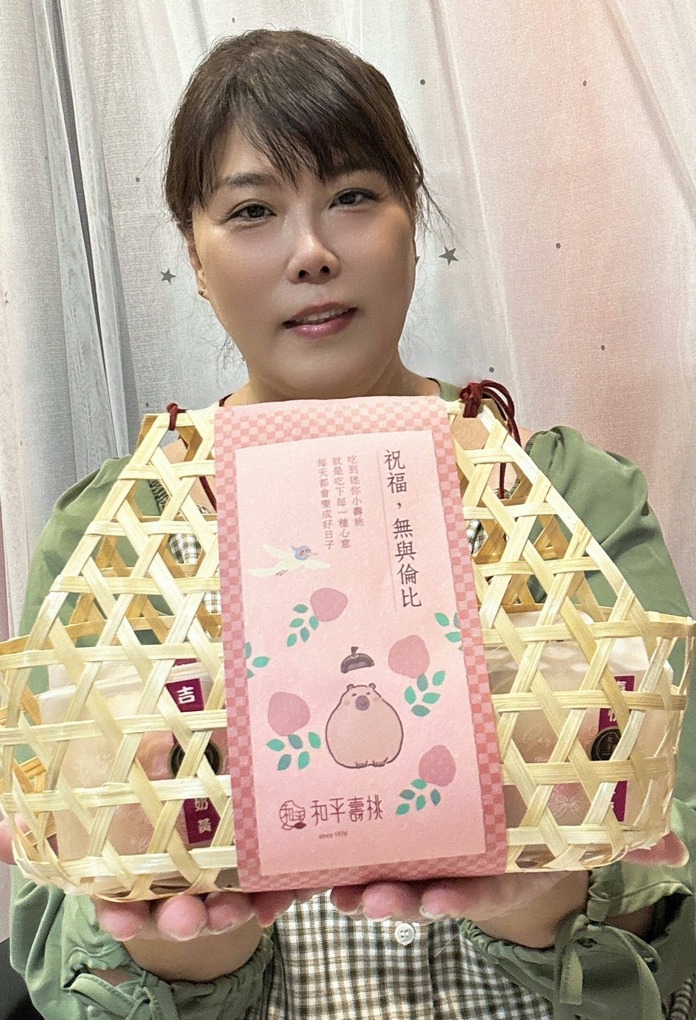【網購壽桃推薦 / 新莊壽桃推薦】和平壽桃-復古竹籃禮盒  復古美學與美味完美搭配，超討喜的竹籃禮盒及好吃的小壽桃，讓你送禮自用都滿分！ @貝大小姐的多元心宇宙