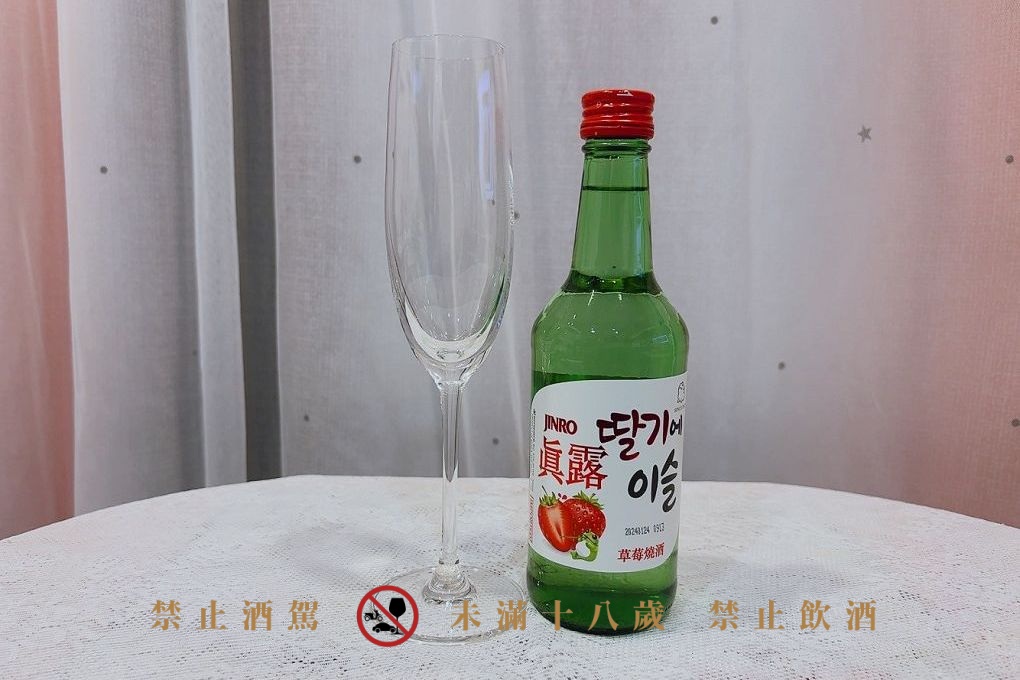 【韓國燒酒推薦】韓國JINRO真露草莓燒酒 甜蜜微醺的浪漫時光 🍓 @貝大小姐的多元心宇宙