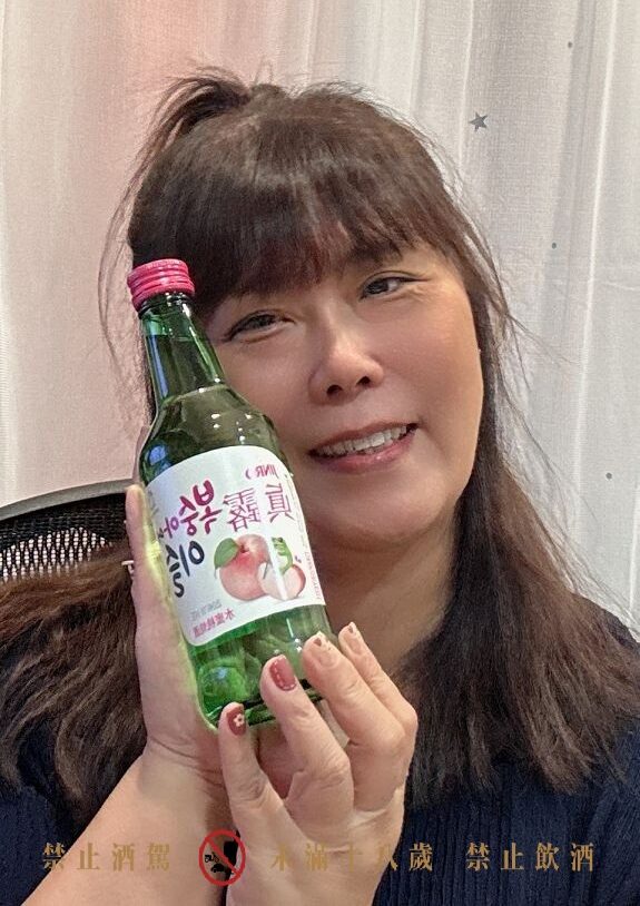 【韓國燒酒推薦】韓國JINRO真露水蜜桃燒酒  清甜水蜜桃香氣，讓人少女心瞬間大爆發🍑 @貝大小姐的多元心宇宙