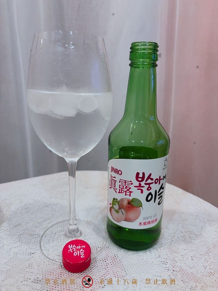 【韓國燒酒推薦】韓國JINRO真露水蜜桃燒酒  清甜水蜜桃香氣，讓人少女心瞬間大爆發🍑 @貝大小姐的多元心宇宙