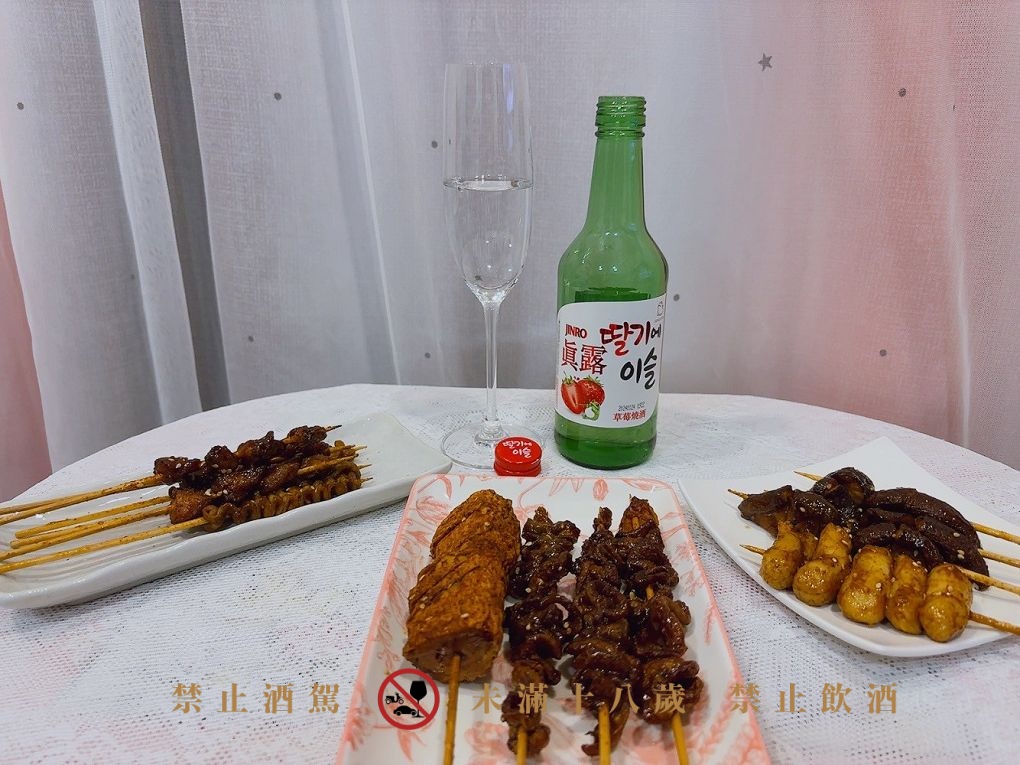 【韓國燒酒推薦】韓國JINRO真露草莓燒酒 甜蜜微醺的浪漫時光 🍓 @貝大小姐的多元心宇宙