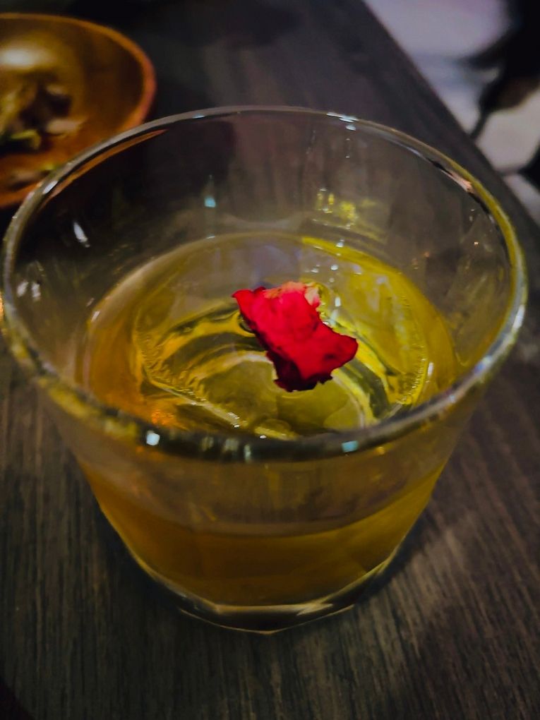 【台北占卜酒吧推薦】Bar Tarotis 塔羅酒吧  在占卜與微醺中，感受解憂後的釋懷與鬆馳！🍸🔮 @貝大小姐的多元心宇宙