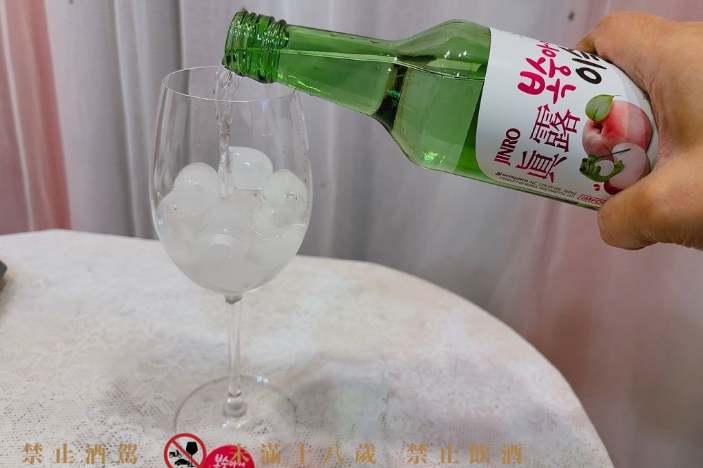 【韓國燒酒推薦】韓國JINRO真露水蜜桃燒酒  清甜水蜜桃香氣，讓人少女心瞬間大爆發🍑 @貝大小姐的多元心宇宙
