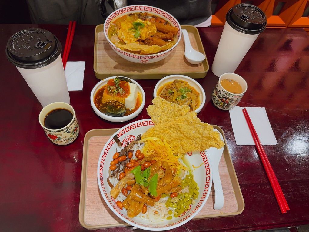 【信義區螺螄粉推薦】螺螄福rose food正宗柳州螺螄粉信義店 酸香濃郁、香辣夠味，午茶、宵夜、聚餐首選！ @貝大小姐的多元心宇宙