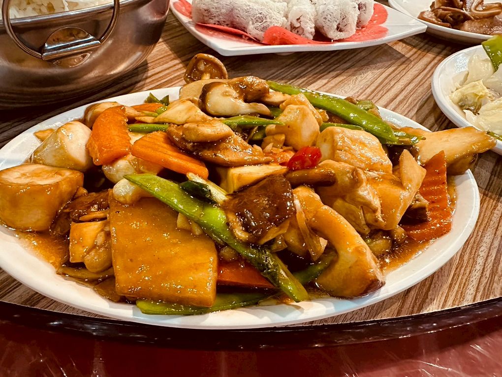 【南投國姓鄉美食推薦】番仔田甕仔雞  皮脆多汁、每一口都是香氣四溢的滿足，每日限量供應，饕客必訪！ @貝大小姐的多元心宇宙