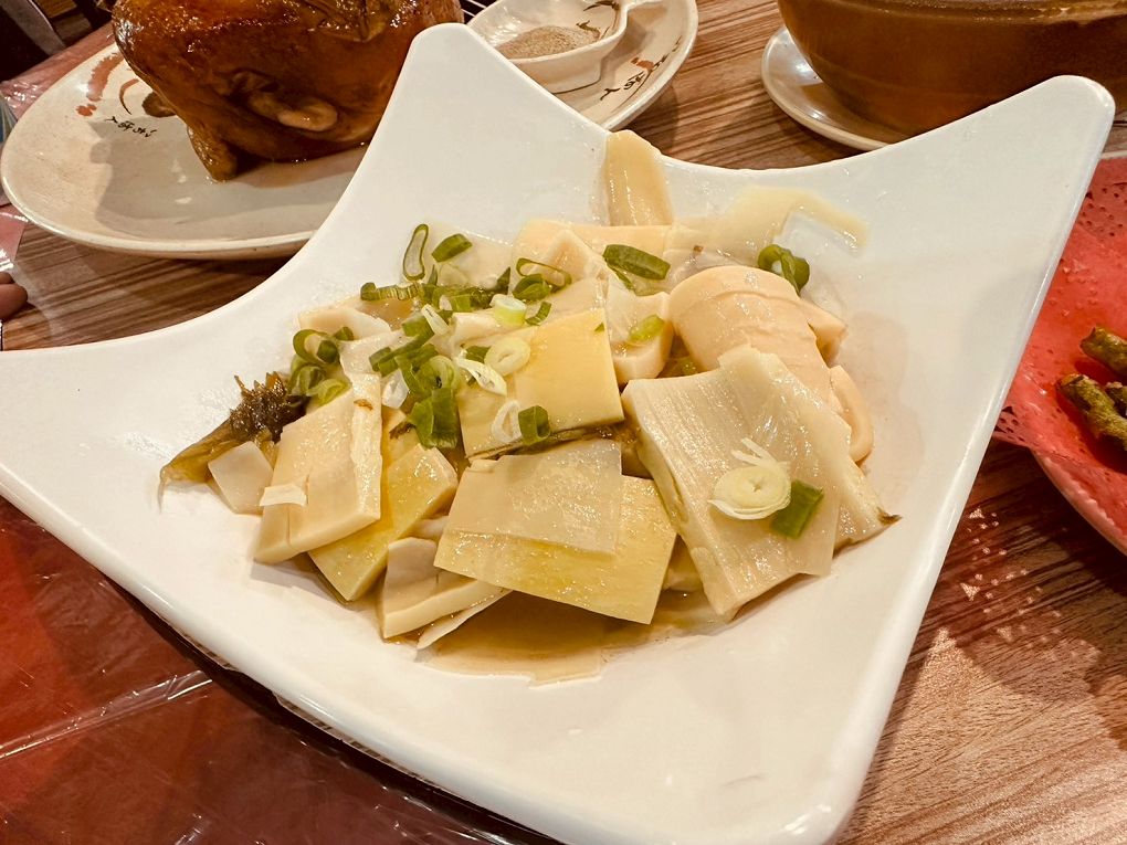 【南投國姓鄉美食推薦】番仔田甕仔雞  皮脆多汁、每一口都是香氣四溢的滿足，每日限量供應，饕客必訪！ @貝大小姐的多元心宇宙