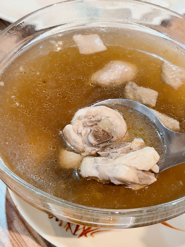 【南投國姓鄉美食推薦】番仔田甕仔雞  皮脆多汁、每一口都是香氣四溢的滿足，每日限量供應，饕客必訪！ @貝大小姐的多元心宇宙