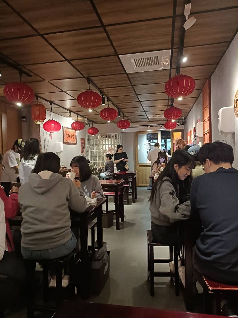 【信義區螺螄粉推薦】螺螄福rose food正宗柳州螺螄粉信義店 酸香濃郁、香辣夠味，午茶、宵夜、聚餐首選！ @貝大小姐的多元心宇宙