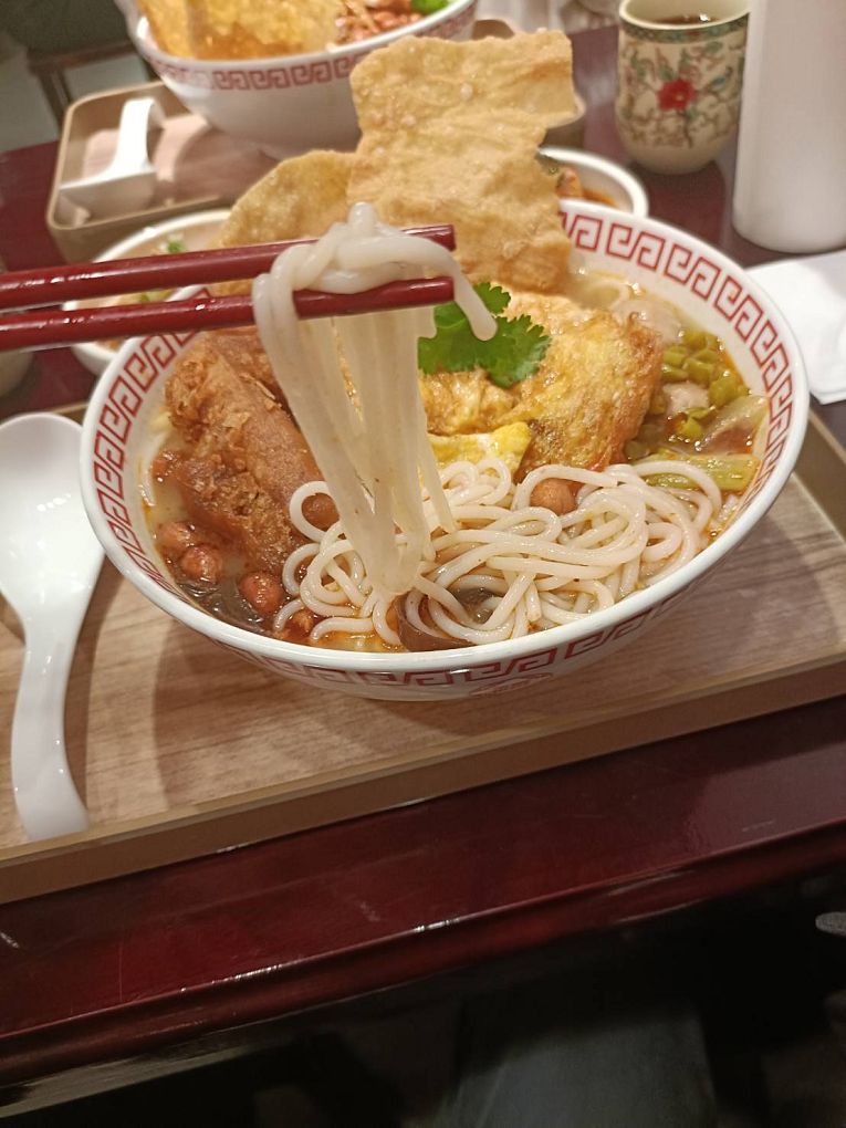 【信義區螺螄粉推薦】螺螄福rose food正宗柳州螺螄粉信義店 酸香濃郁、香辣夠味，午茶、宵夜、聚餐首選！ @貝大小姐的多元心宇宙