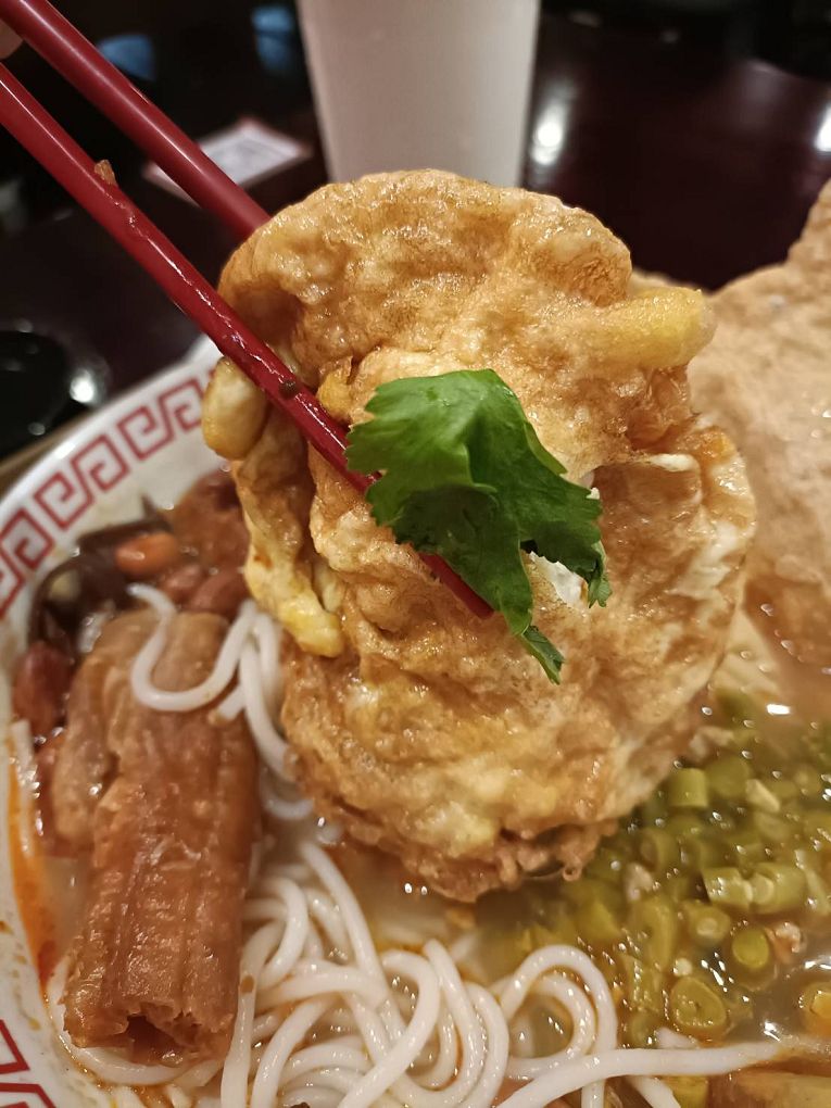 【信義區螺螄粉推薦】螺螄福rose food正宗柳州螺螄粉信義店 酸香濃郁、香辣夠味，午茶、宵夜、聚餐首選！ @貝大小姐的多元心宇宙