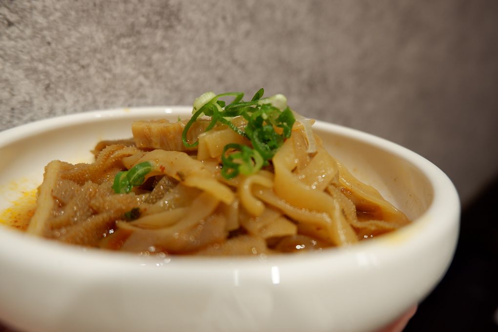 【信義區螺螄粉推薦】螺螄福rose food正宗柳州螺螄粉信義店 酸香濃郁、香辣夠味，午茶、宵夜、聚餐首選！ @貝大小姐的多元心宇宙