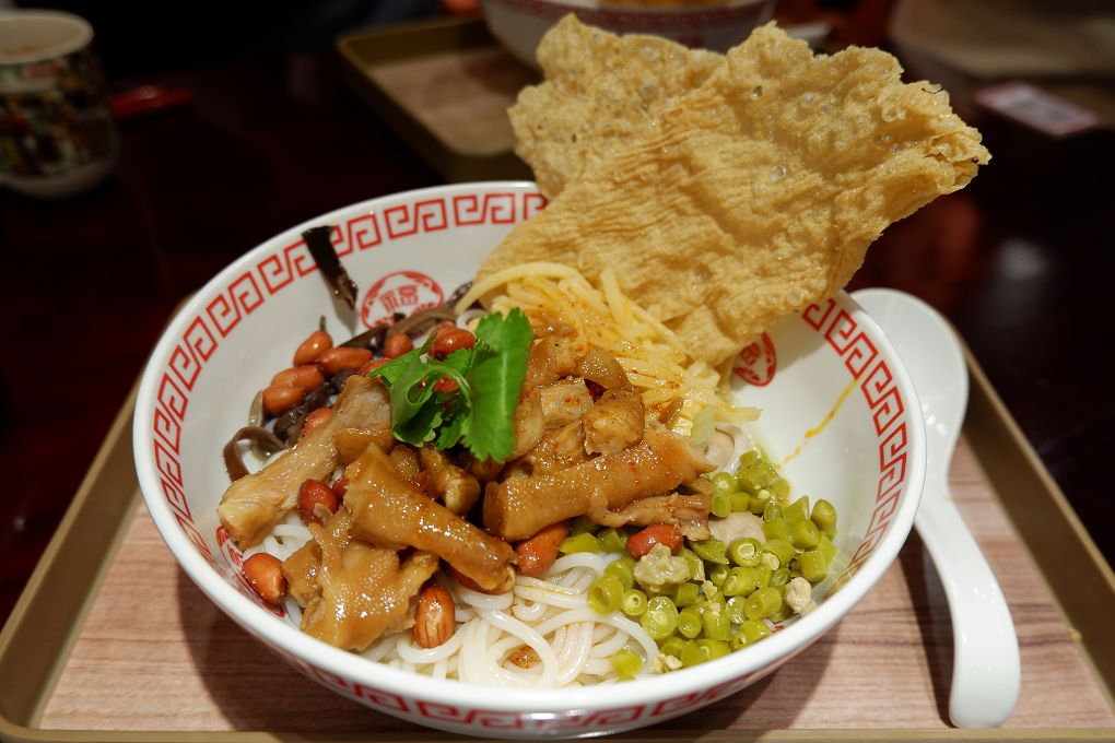 【信義區螺螄粉推薦】螺螄福rose food正宗柳州螺螄粉信義店 酸香濃郁、香辣夠味，午茶、宵夜、聚餐首選！ @貝大小姐的多元心宇宙