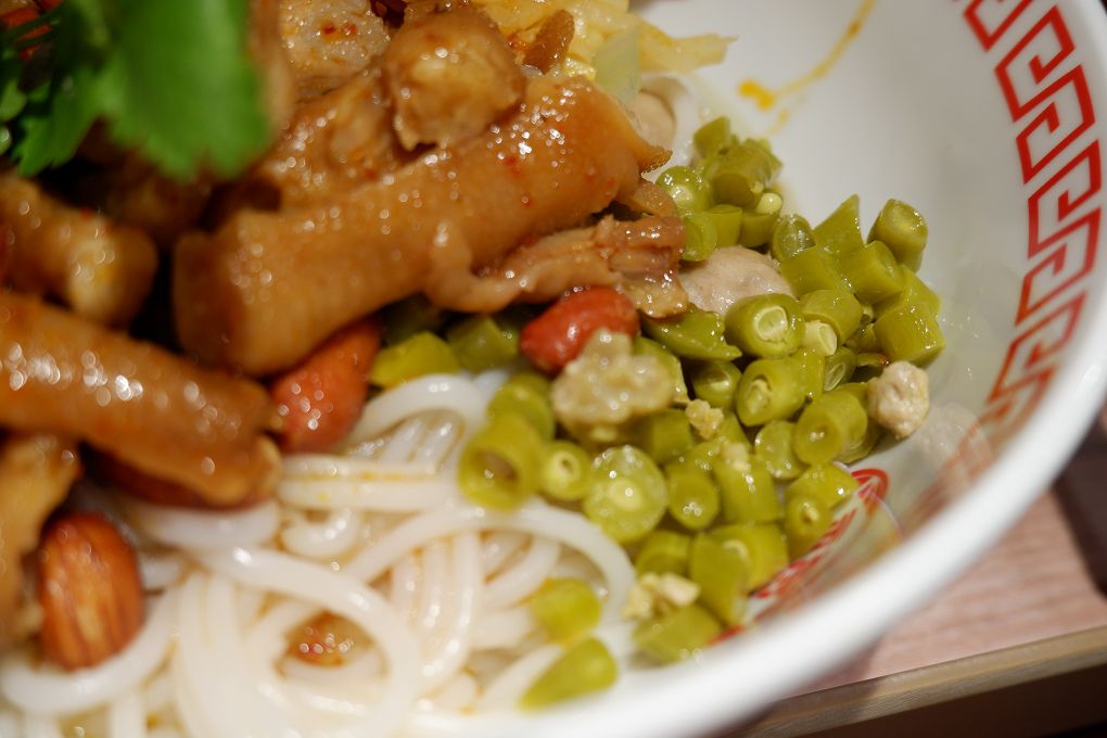 【信義區螺螄粉推薦】螺螄福rose food正宗柳州螺螄粉信義店 酸香濃郁、香辣夠味，午茶、宵夜、聚餐首選！ @貝大小姐的多元心宇宙