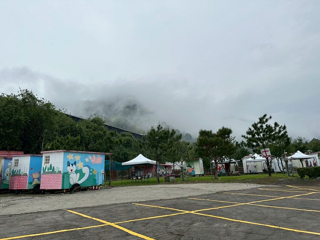 【南投國姓鄉露營區推薦】水岸松林農場  不論是露營玩家、露營小白或懶人露營都會一次愛上的露營區！ @貝大小姐的多元心宇宙