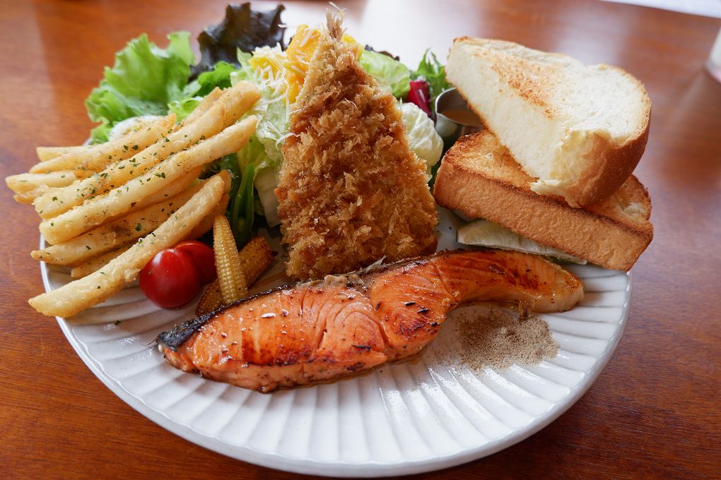 【嘉義景點餐廳推薦】綠盈牧場 × 養牛人家  餵小牛＋吃美食，嘉義親子景點一站滿足！ @貝大小姐的多元心宇宙