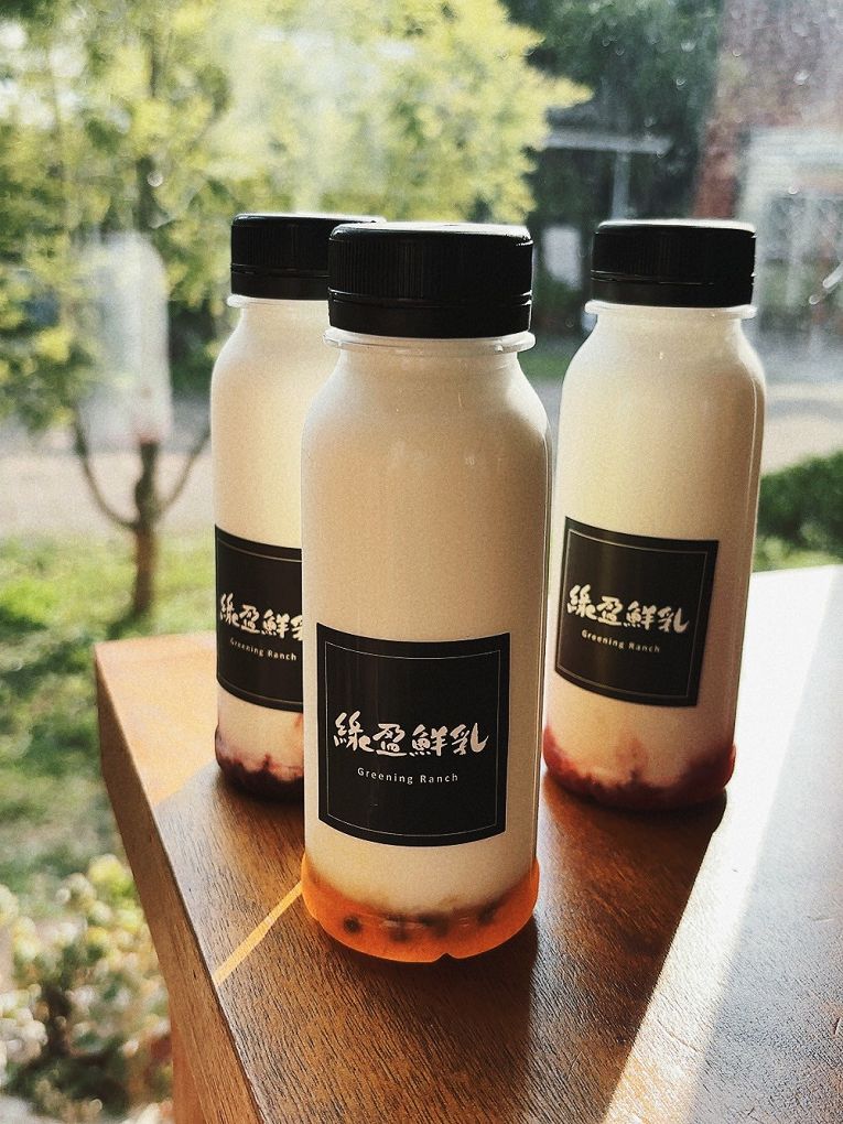 【嘉義景點餐廳推薦】綠盈牧場 × 養牛人家  餵小牛＋吃美食，嘉義親子景點一站滿足！ @貝大小姐的多元心宇宙