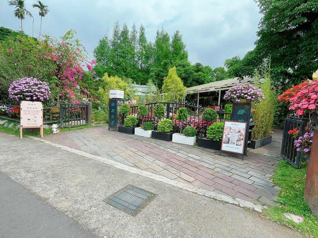 【嘉義景點餐廳推薦】綠盈牧場 × 養牛人家  餵小牛＋吃美食，嘉義親子景點一站滿足！ @貝大小姐的多元心宇宙