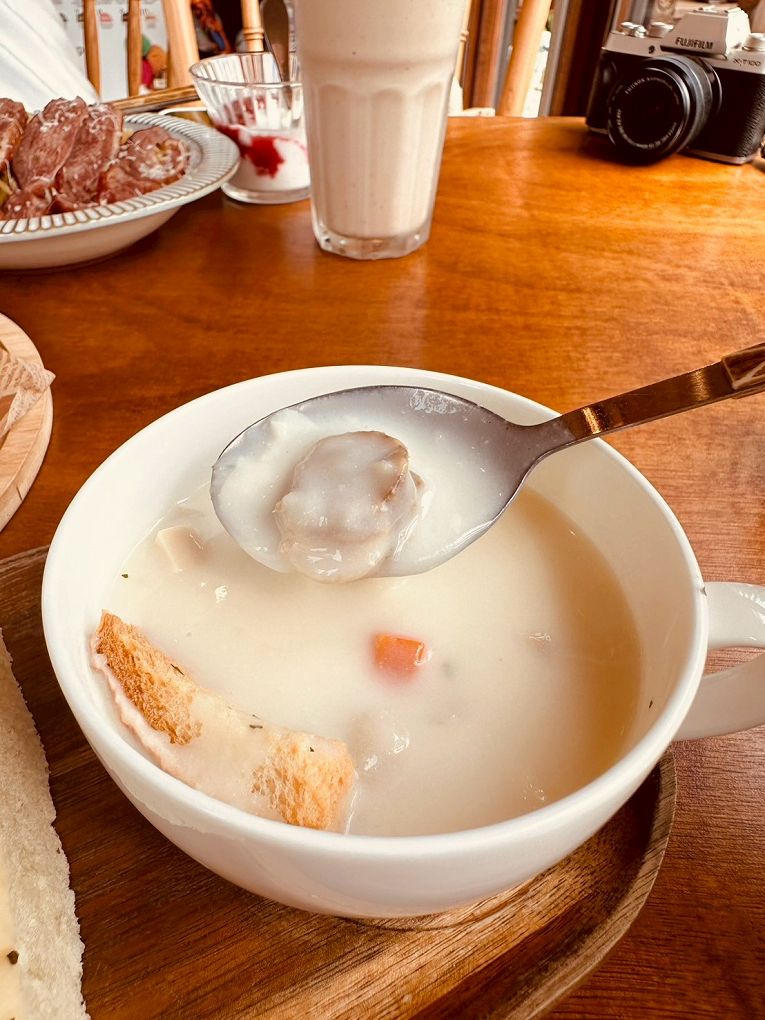 【嘉義景點餐廳推薦】綠盈牧場 × 養牛人家  餵小牛＋吃美食，嘉義親子景點一站滿足！ @貝大小姐的多元心宇宙