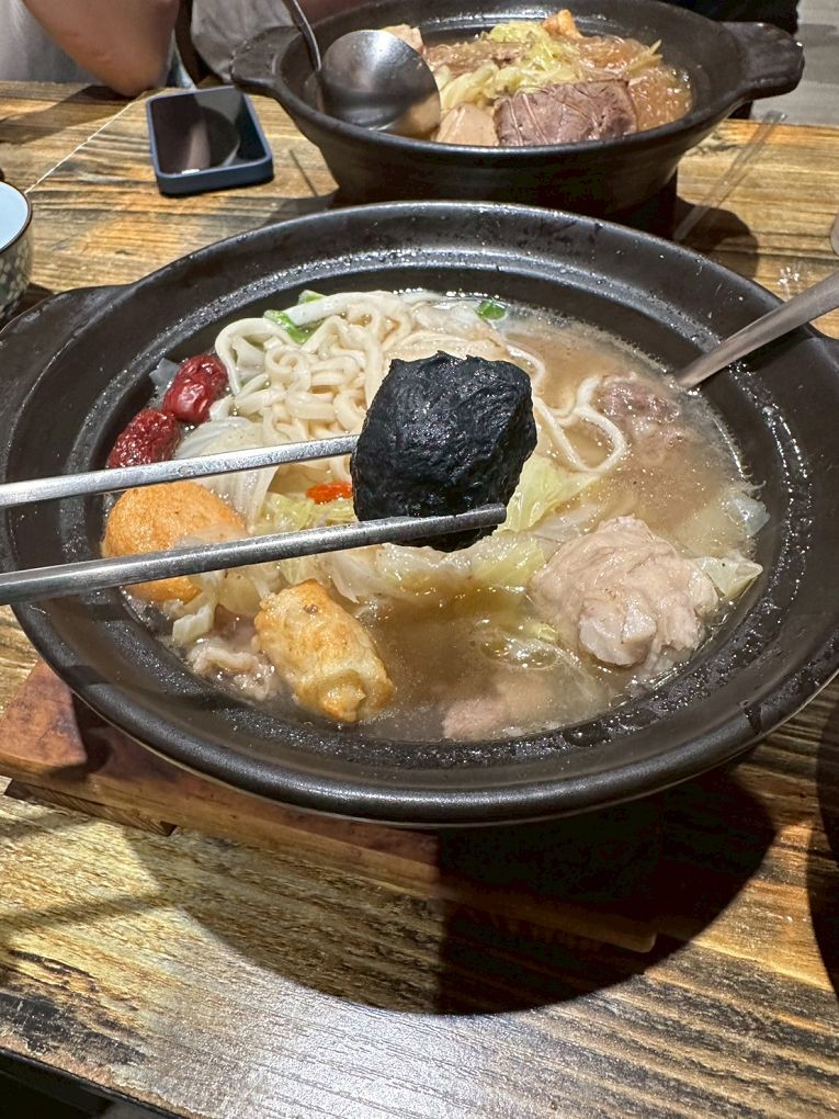 【捷運蘆洲站 火鍋推薦】初鼎陶燒小鍋 超強個人小火鍋店！陶鍋湯頭太驚艷 @貝大小姐的多元心宇宙