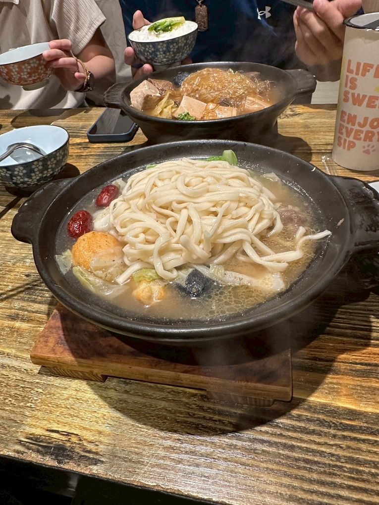 【捷運蘆洲站 火鍋推薦】初鼎陶燒小鍋 超強個人小火鍋店！陶鍋湯頭太驚艷 @貝大小姐的多元心宇宙