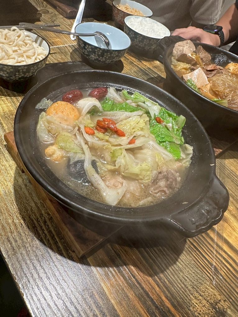 【捷運蘆洲站 火鍋推薦】初鼎陶燒小鍋 超強個人小火鍋店！陶鍋湯頭太驚艷 @貝大小姐的多元心宇宙