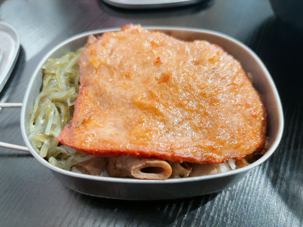 【桃園 龜山平價美食推薦】上座 古傳滷肉飯專賣店  情人節美味推薦：古早摩天輪套餐帶你穿越時光的戀愛滋味！ @貝大小姐的多元心宇宙