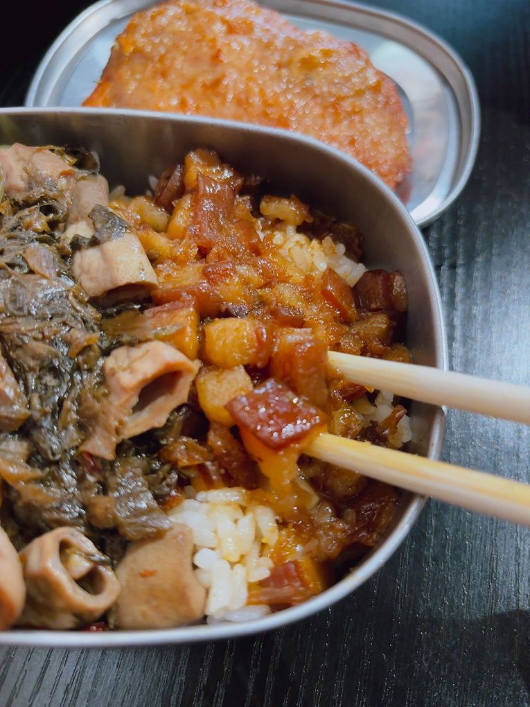 【桃園 龜山平價美食推薦】上座 古傳滷肉飯專賣店  情人節美味推薦：古早摩天輪套餐帶你穿越時光的戀愛滋味！ @貝大小姐的多元心宇宙